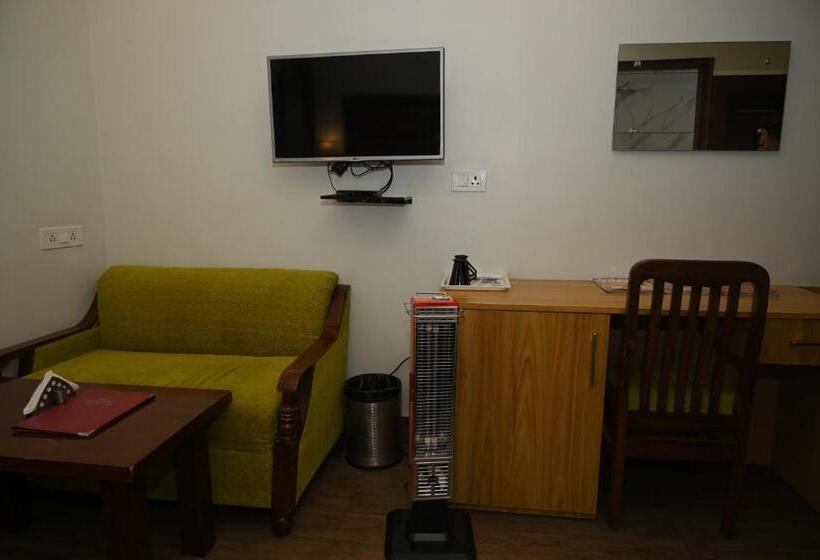 キングサイズベッドのデラックスルーム, Guru Surbhi