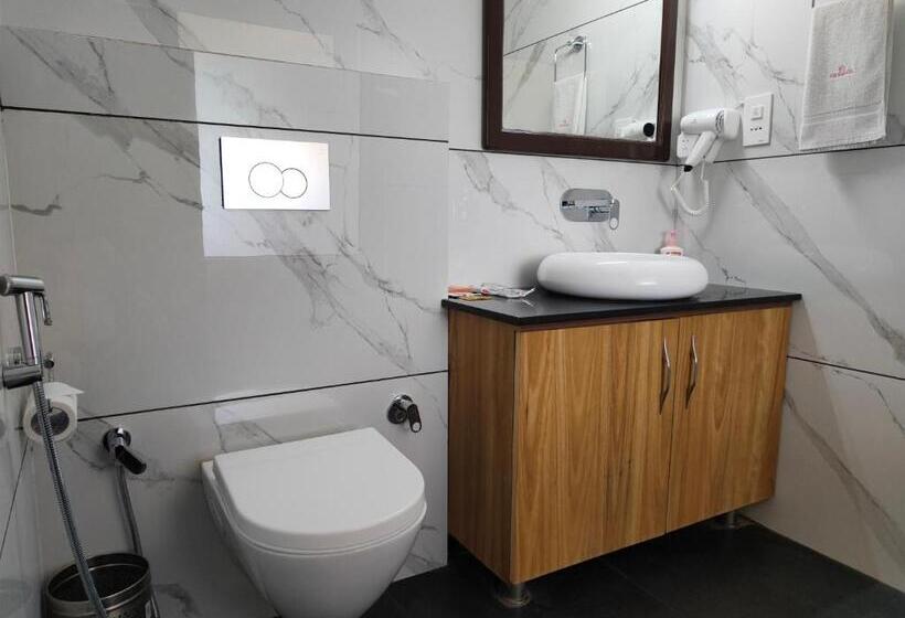 キングサイズベッドのデラックスルーム, Guru Surbhi