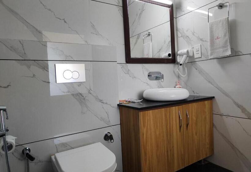 キングサイズベッドのデラックスルーム, Guru Surbhi