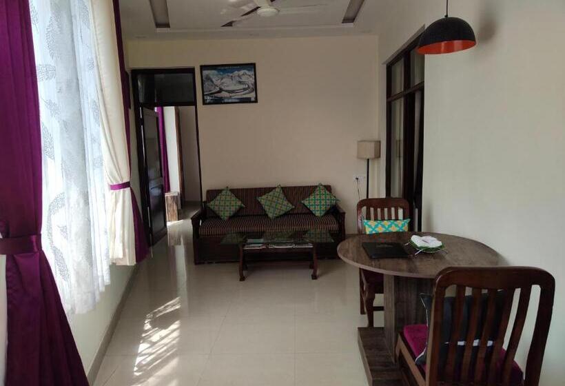 ファミリールーム, Guru Surbhi