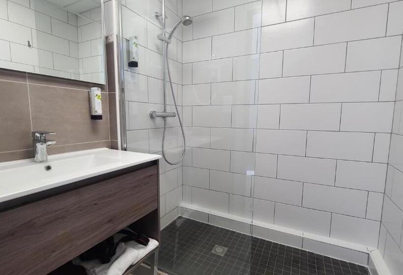 Трехместный Номер Стандарт Вид на Сад, Logis Hôtel Auberge De L Allagnonette