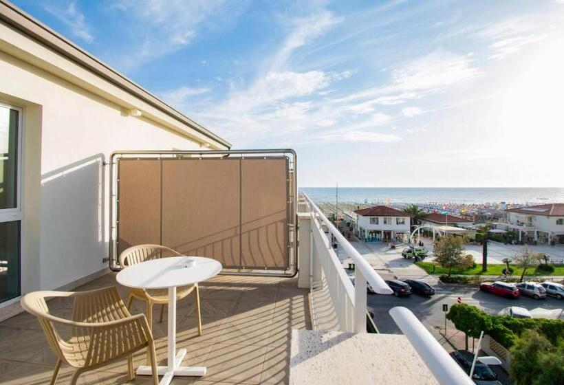 Tengerre Néző Deluxe Szoba Erkéllyel, Medusa