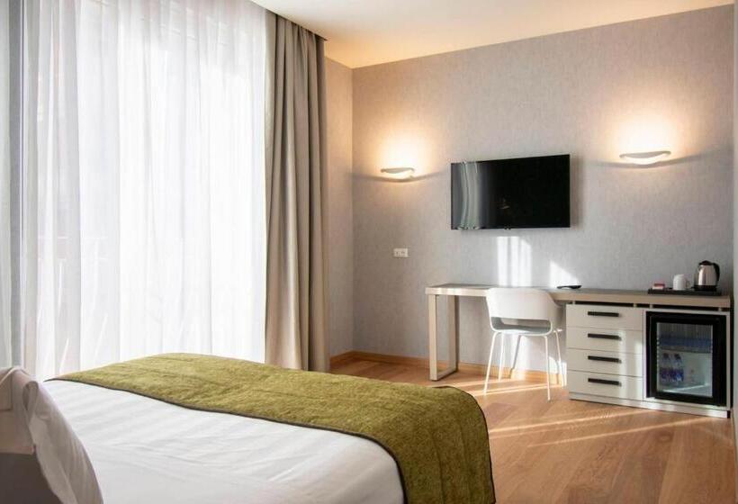 Comfort room with balcony, Medusa