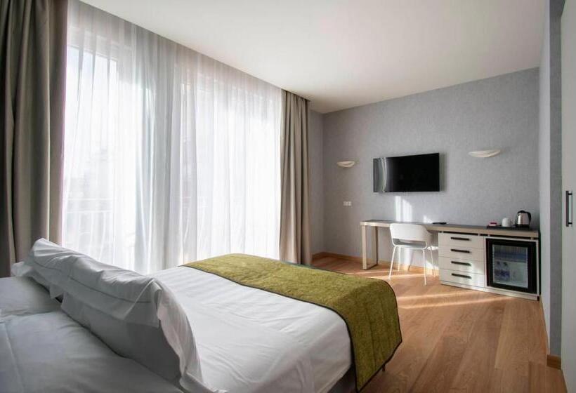 Comfort room with balcony, Medusa