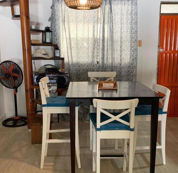 Casa 2 Quartos, Joebi S House Walking Distance To Rocky Cay Beach Ideal For Families Or Groups