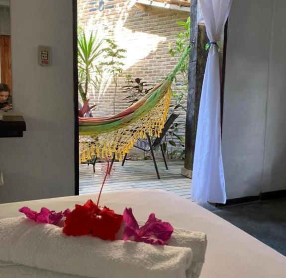 정원 전망 4인용 스탠다드 룸, Pousada Jardim Da Praia