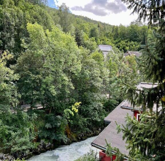 Классический Номер, Athena