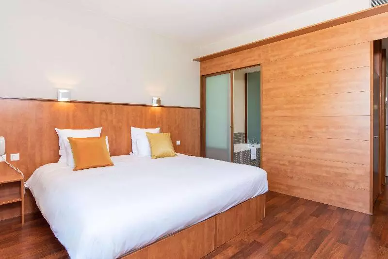 コンフォートルーム, Best Western Plus Le Canard Sur Le Toit