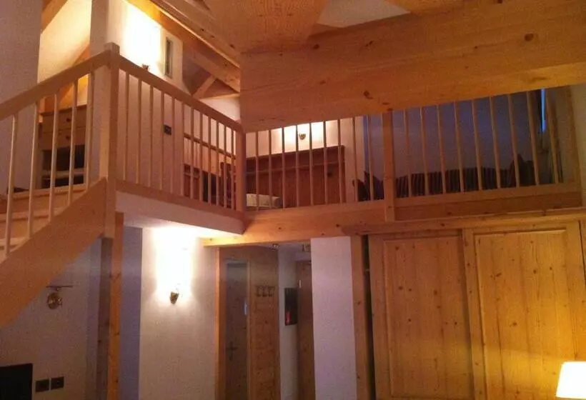 Superior Neljän Hengen Huone, Campiglio Bellavista