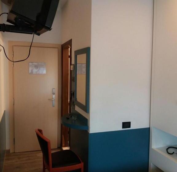 Номер Стандарт Индивидуальный, Christian