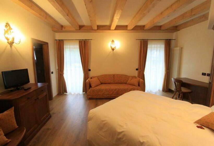 带阳台的三人标准间, Dolasilla Park