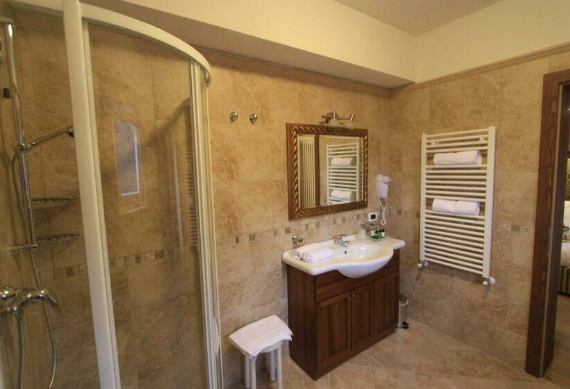 带阳台的三人标准间, Dolasilla Park