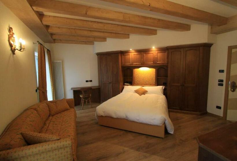 带阳台的三人标准间, Dolasilla Park