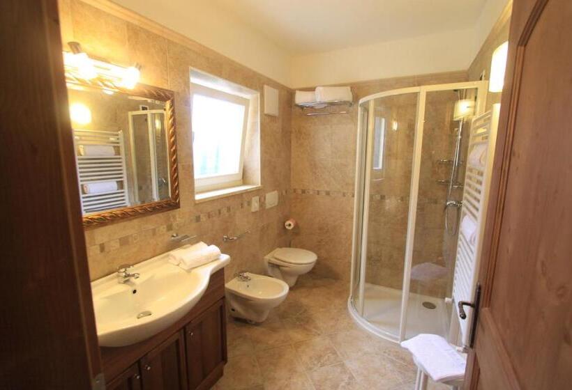 带露台的小型套房, Dolasilla Park