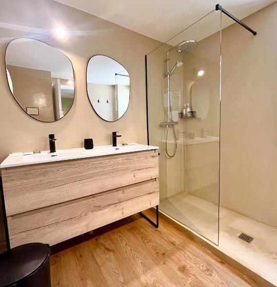 חדר משפחתי, Edouard Vii