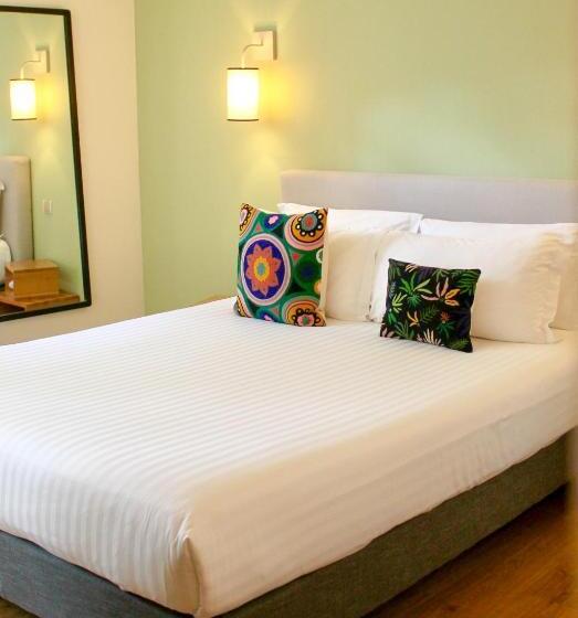 חדר משפחתי, Edouard Vii