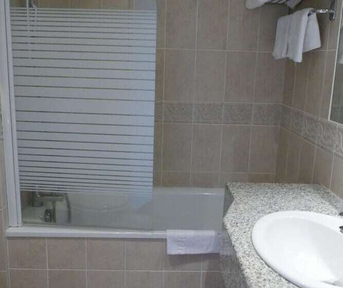 高级大房间, Hôtel Et Restaurant Domaine De L Orangerie