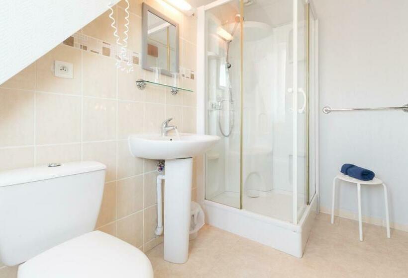 标准三人间, Le Canada