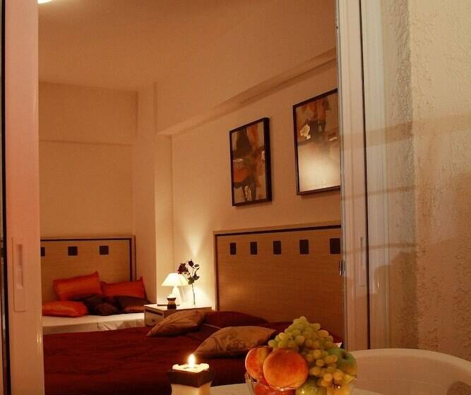 חדר סטנדרט לשלושה, Nancy