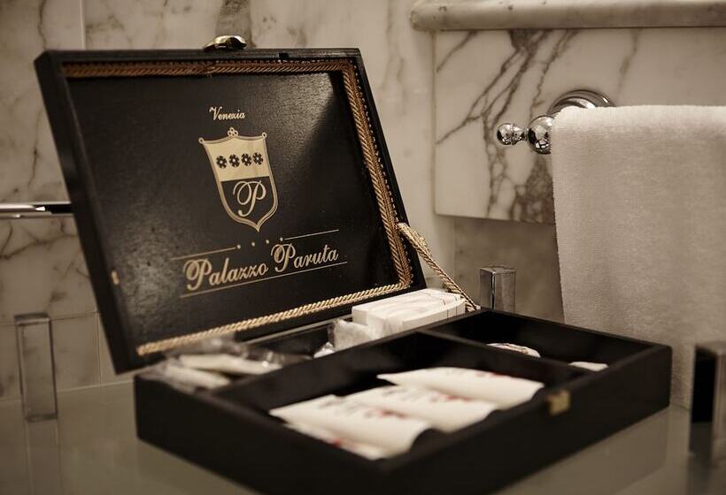 سوئیت جونیور با چشم‌انداز, Palazzo Paruta & Wellness Suites