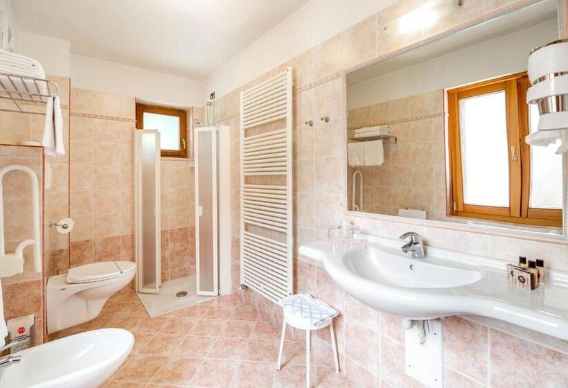 غرفة قياسية ثلاثية, Salvan