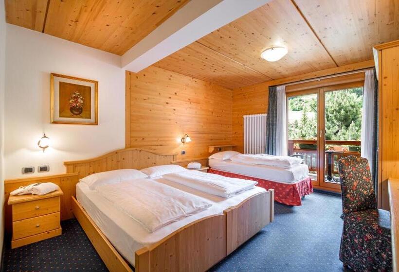 חדר סטנדרט לשלושה, Salvan