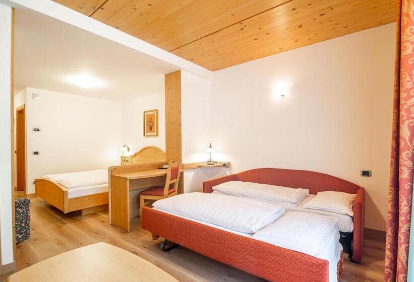 חדר סטנדרט לארבעה, Salvan