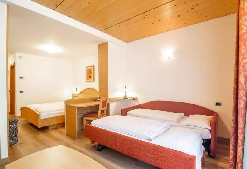 Standard Neljän Hengen Huone, Salvan