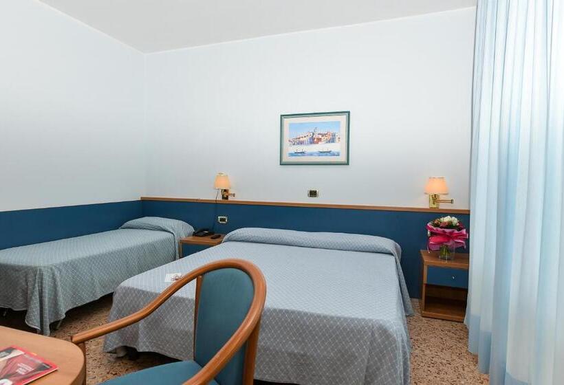 Quarto Triplo Standart Vista Mar Lateral, Souvenir