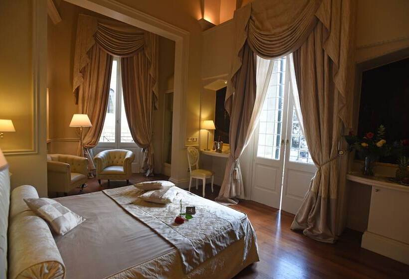 اتاق استاندارد سه نفره, Suite Hotel Santa Chiara