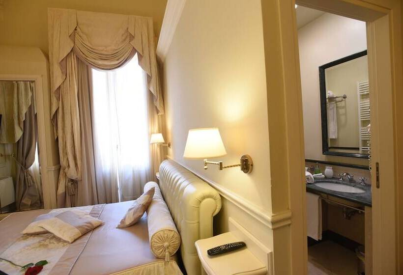 اتاق استاندارد سه نفره, Suite Hotel Santa Chiara