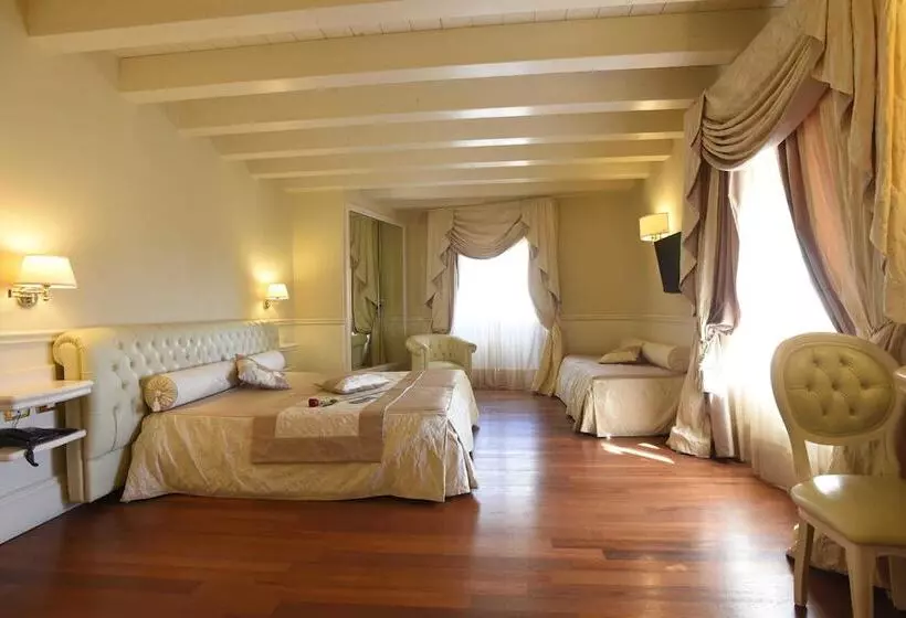 اتاق استاندارد سه نفره, Suite Hotel Santa Chiara