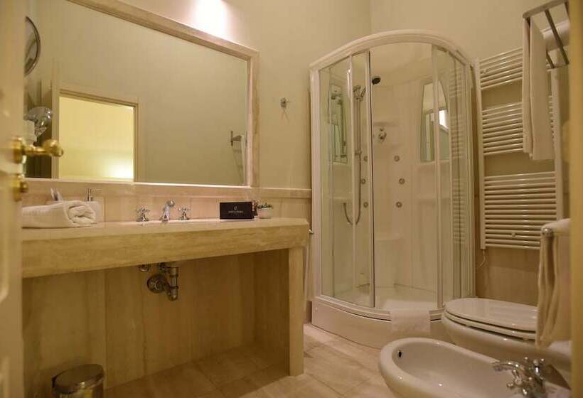 اتاق اکونومی, Suite Hotel Santa Chiara