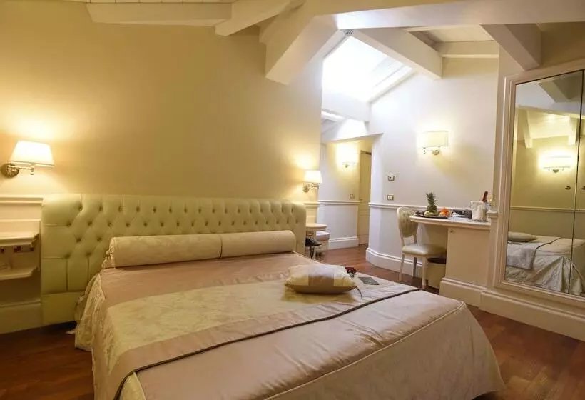 اتاق اکونومی, Suite Hotel Santa Chiara