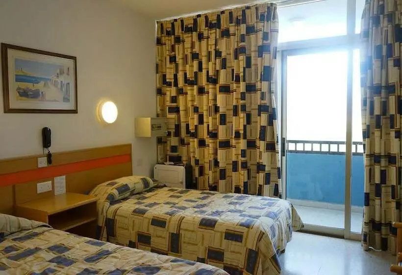 スタンダード４人部屋, The St. George’s Park