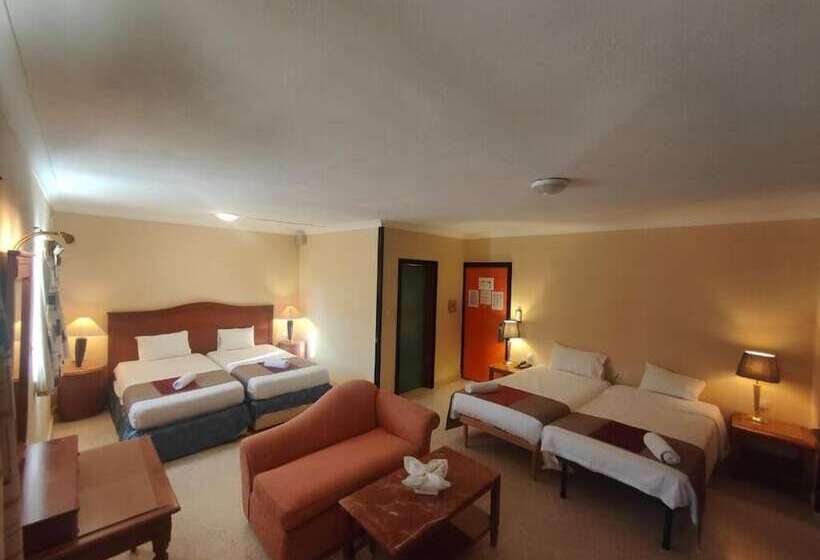 Standard Neljän Hengen Huone Parveke, The St. George’s Park