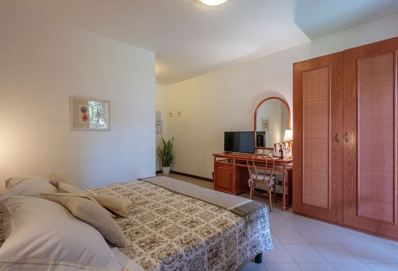 اتاق استاندارد با چشم‌انداز باغ, Ricci Hotel   Marina Di Grosseto