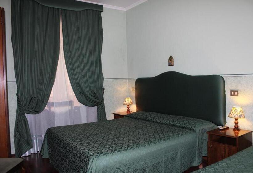 اتاق استاندارد سه نفره, Anne & Mary