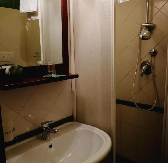 اتاق عادی, Anne & Mary