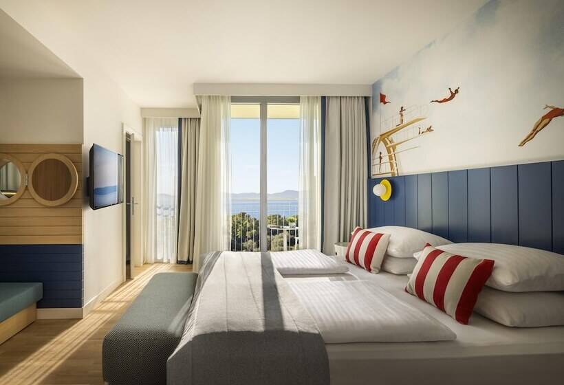 غرفة عائلية ذات إطلالة جانبية على البحر, Falkensteiner Family Hotel Diadora