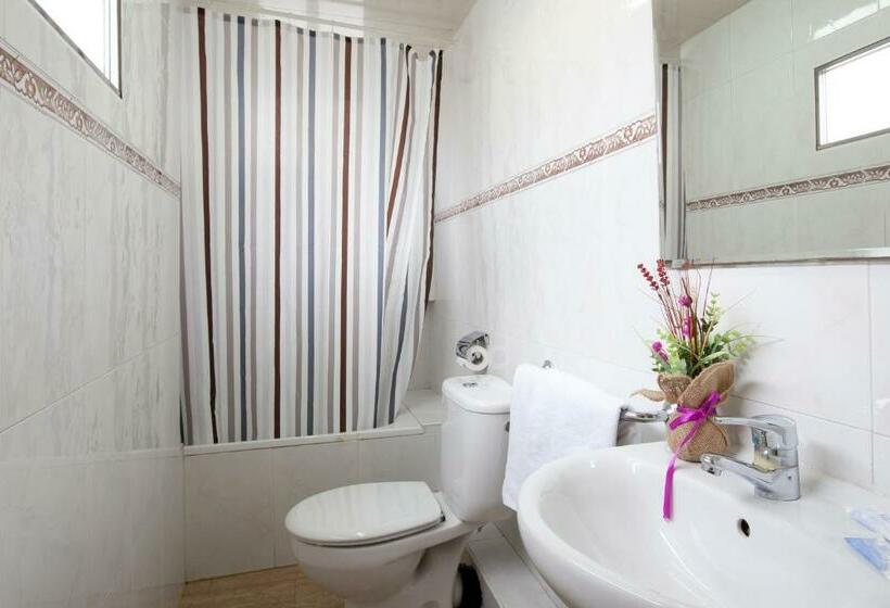 Номер Стандарт Трехместный, Hostal Barcelona