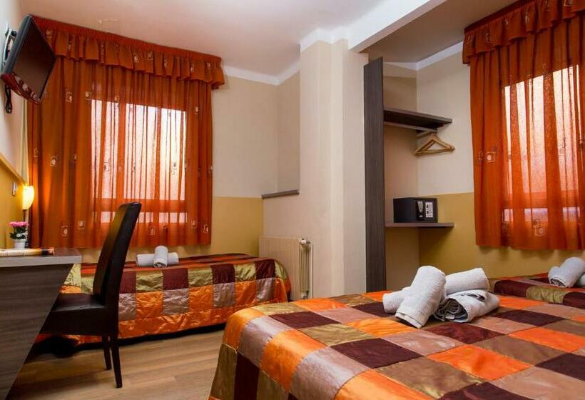 اتاق استاندارد سه نفره, Hostal Barcelona