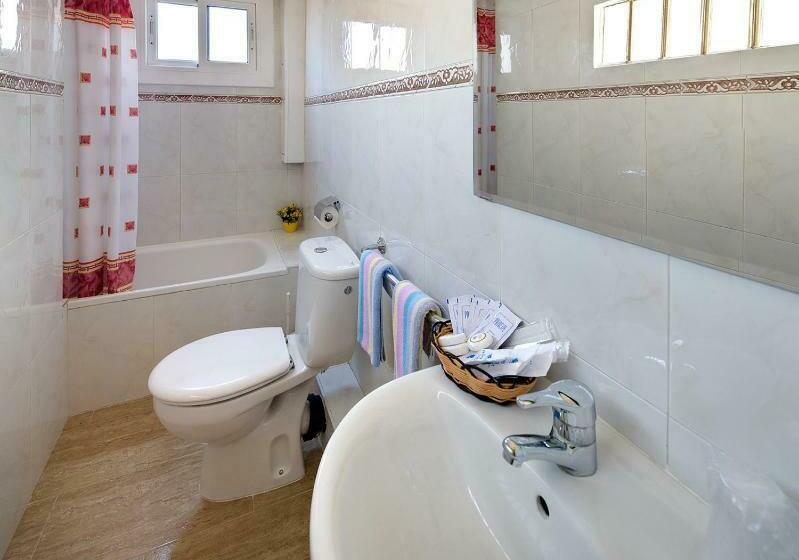 اتاق استاندارد سه نفره, Hostal Barcelona