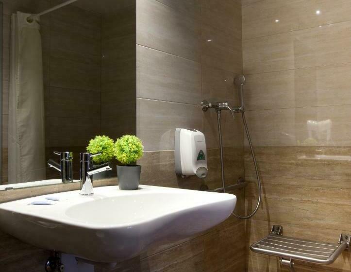Номер Стандарт Трехместный, Hostal Barcelona