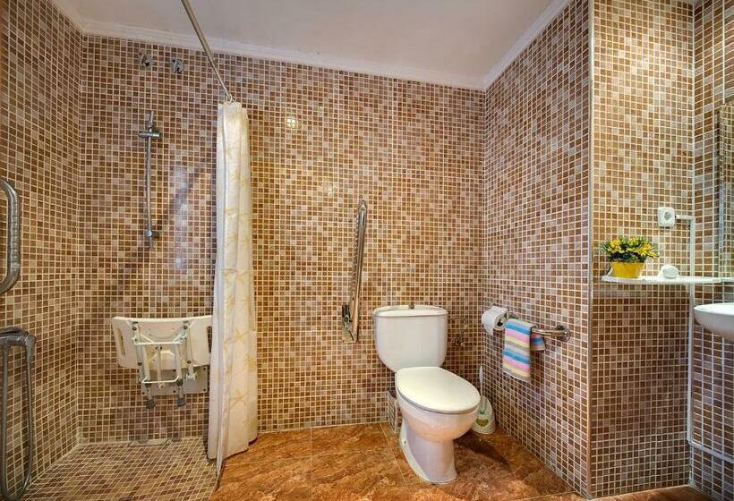 اتاق استاندارد سه نفره, Hostal Barcelona