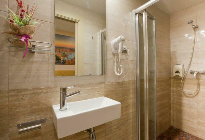 Номер Стандарт, Hostal Barcelona