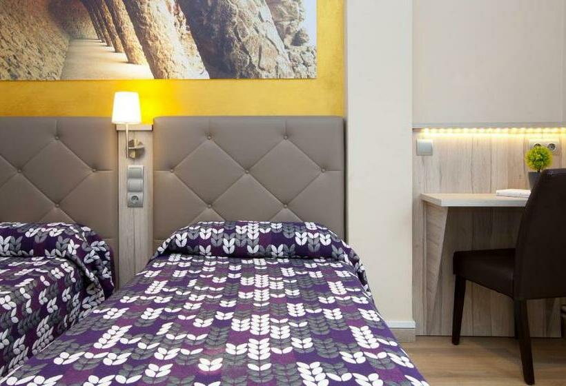 Номер Стандарт, Hostal Barcelona