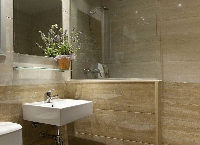 Номер Стандарт, Hostal Barcelona