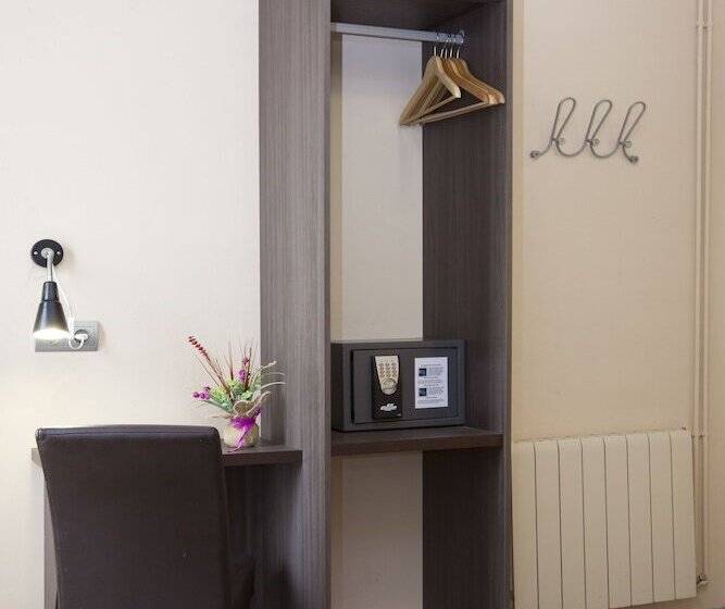 Номер Стандарт, Hostal Barcelona