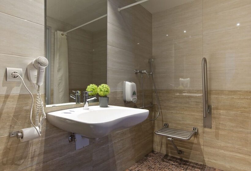 Номер Стандарт Трехместный, Hostal Barcelona